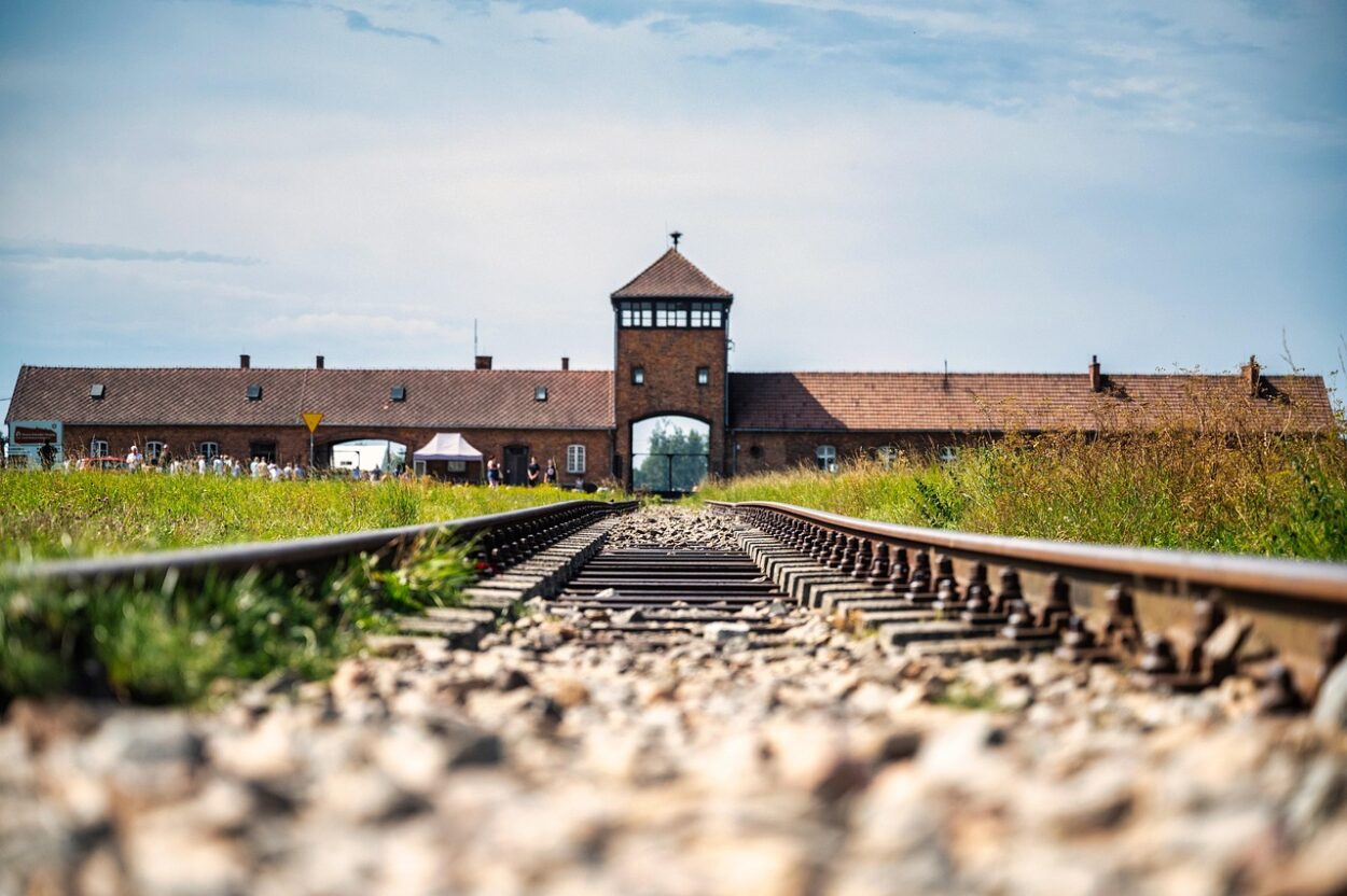 Campi di sterminio ferrovia Auschwitz olocausto